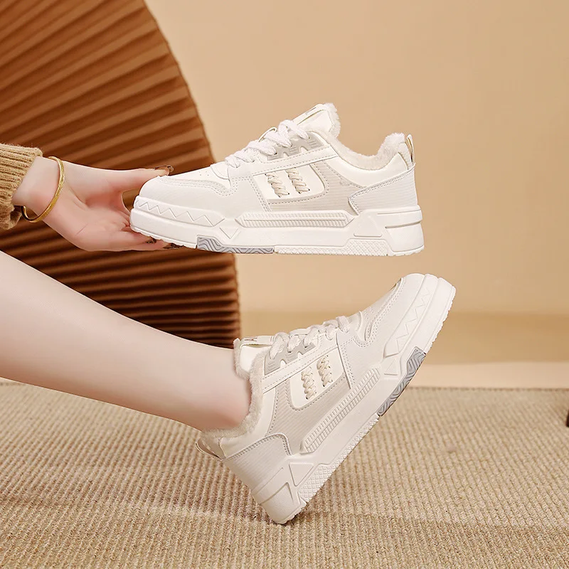 Женская обувь новинка зимы 2024 оригинальные маленькие белые туфли на толстой