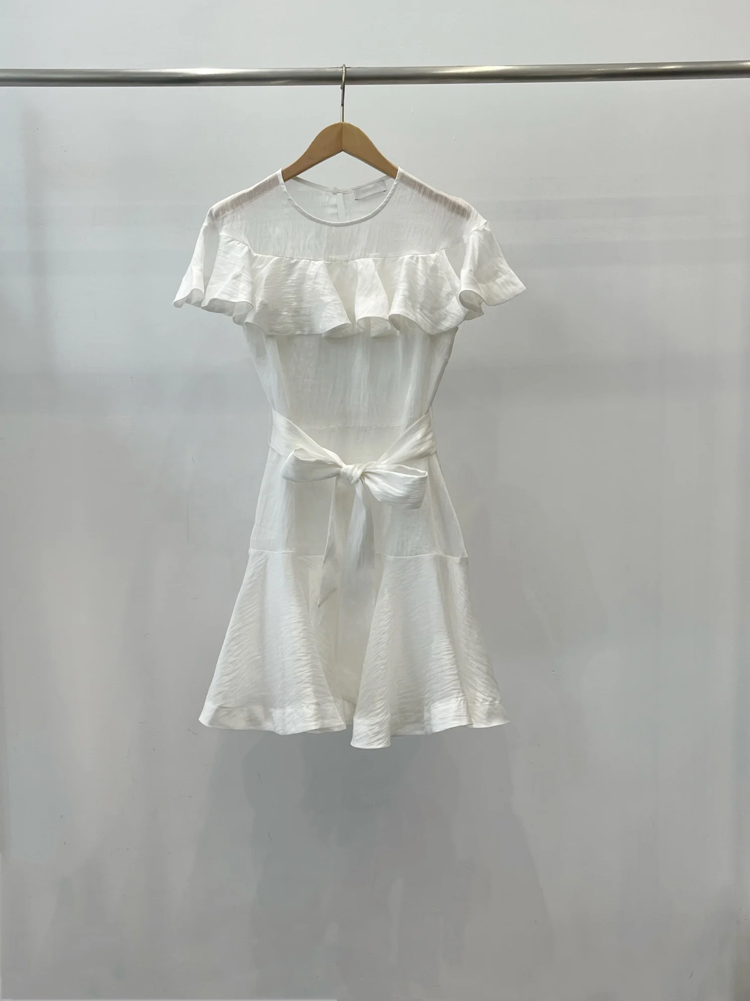 

Коллекция 2023 года, французское белое платье с оборками и короткой талией для похудения