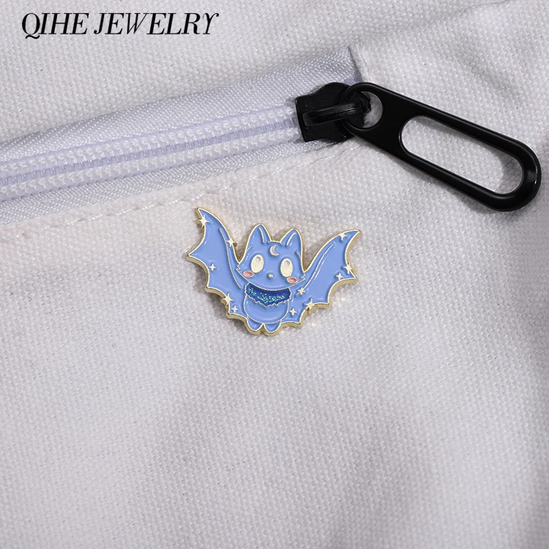 

Bat Funny Magic Cat Enamel Pin Brooch Animals Badge Jewelry Cartoon Metal Lapel Clothes Shirt Hat Backpack Accessories Wholesale