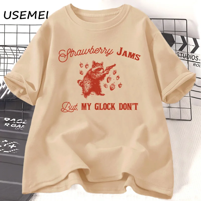 Футболка с рисунком клубники надписью But My Glock Do Not Ретро 90-х енот медведь мем