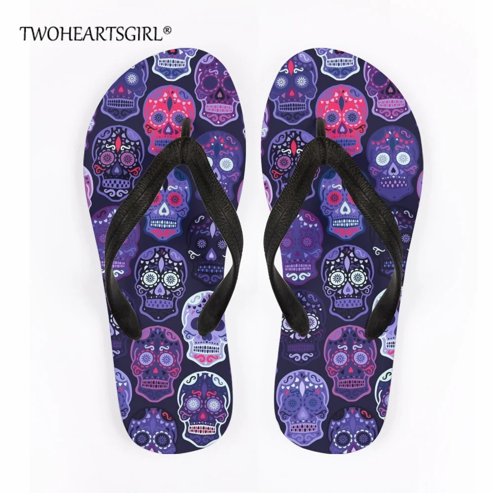 

Женские пляжные шлепанцы twoheart, черные сандалии на плоской подошве, с принтом черепа, с застежкой-носком, для прогулок, на лето, 2022
