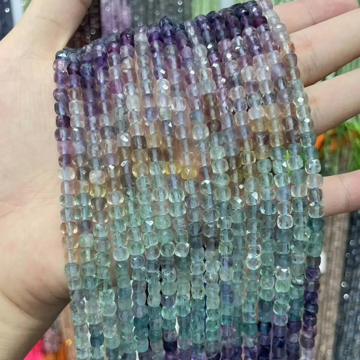 Градиентные бусины из натурального камня