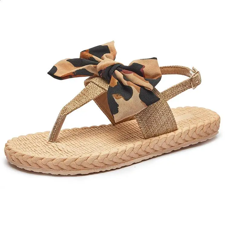 Сандалии с ремешками. Удобная женская обувь. Летние шлепанцы на каблуке большого