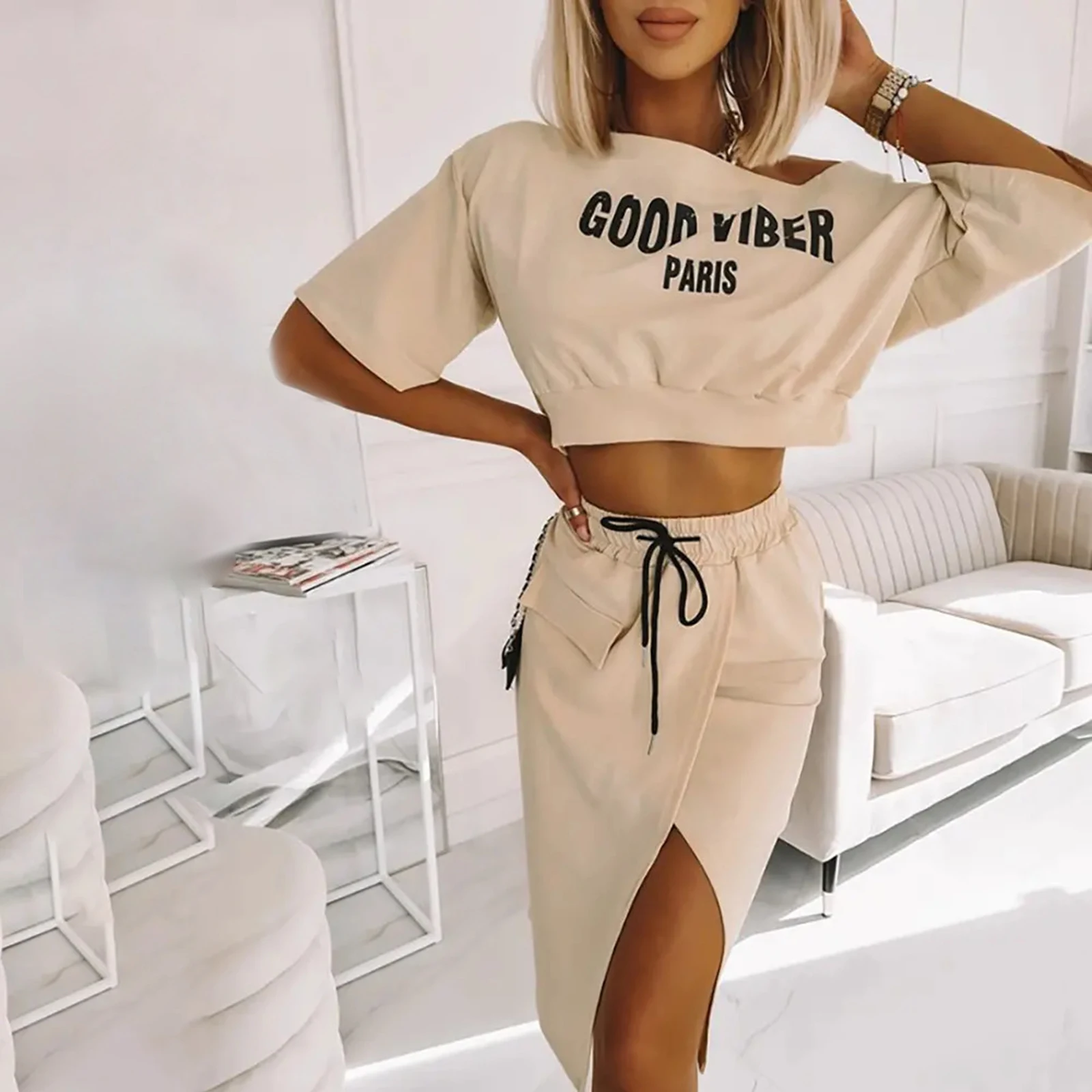 

Женский комплект из двух предметов с юбкой Hirigin, футболка с коротким рукавом и открытыми плечами с принтом букв и разрезом, костюм из двух предметов для весны