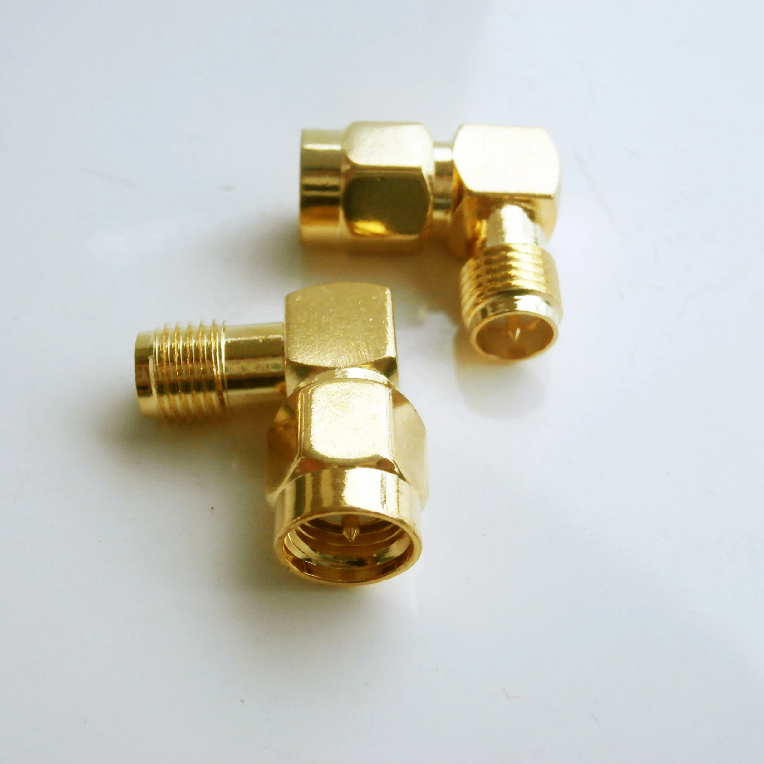 

1X Pcs Type L SMA Male To RP-SMA RPSMA RP SMA Female Plug 90 Degree Right Angle Gold Brass RF Connector Adapter