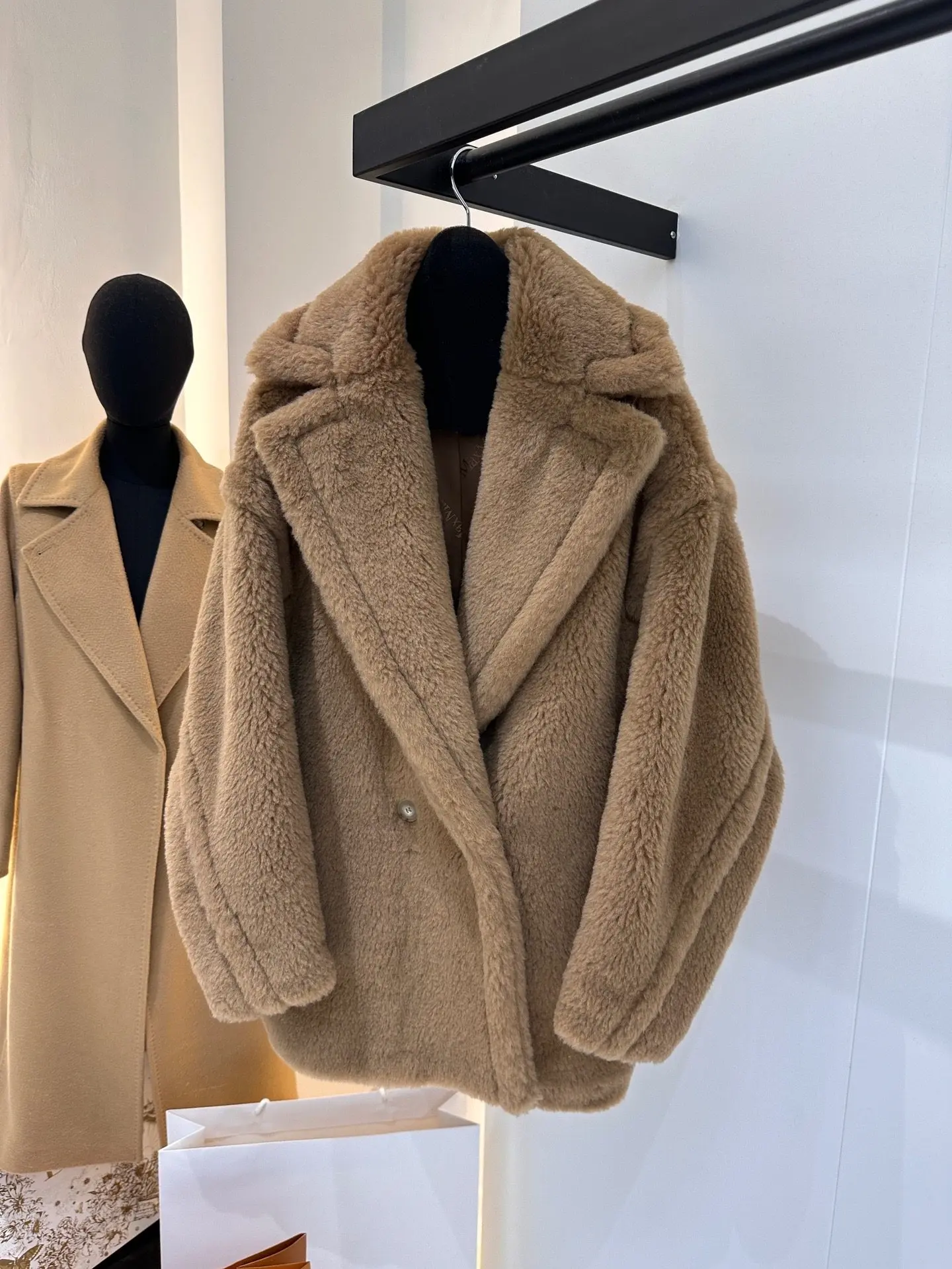Фото Пальто Max Short Teddy Bear, 62% альпака, 26% шерсть, 12% шелк, зимнее женское пальто, утепленное, оверсайз №2