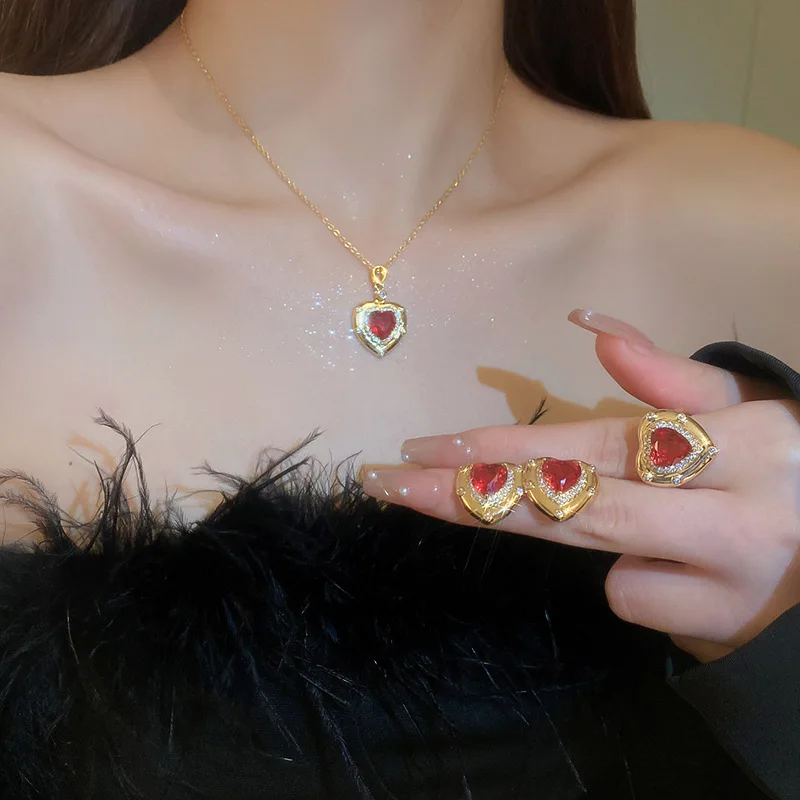 

ALLNEWME Korea Shiny CZ Cubic Zirconia Heart Pendant Necklaces for Women Gold Plating Copper Choker Necklace Wedding Jewelry