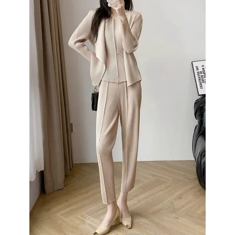 Элегантный повседневный утягивающий комплект женской одежды из трех предметов