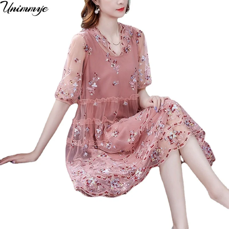 

Женское платье с вышивкой, V-образным вырезом и коротким рукавом-фонариком