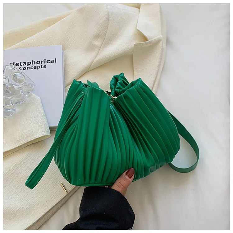 

Женская дизайнерская сумка из искусственной кожи 2022, трендовые плиссированные сумки для женщин, Повседневная Сумка-тоут, роскошная сумка-м...