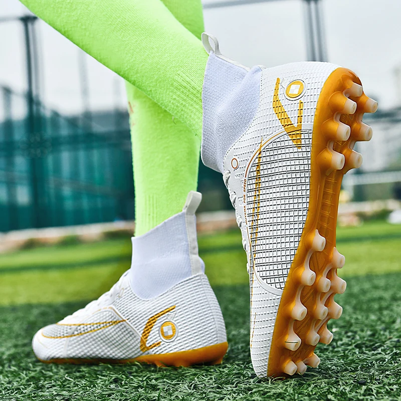 New Soccer Shoes Men High Top Indoor Sport Shoe Assassin Professional Football Boots Breathable Athletic Training Sneaker Cleats