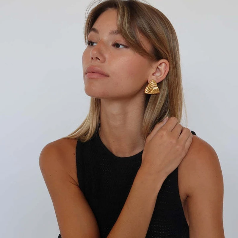 Серьги-гвоздики в стиле панк текстурированные полированные треугольные