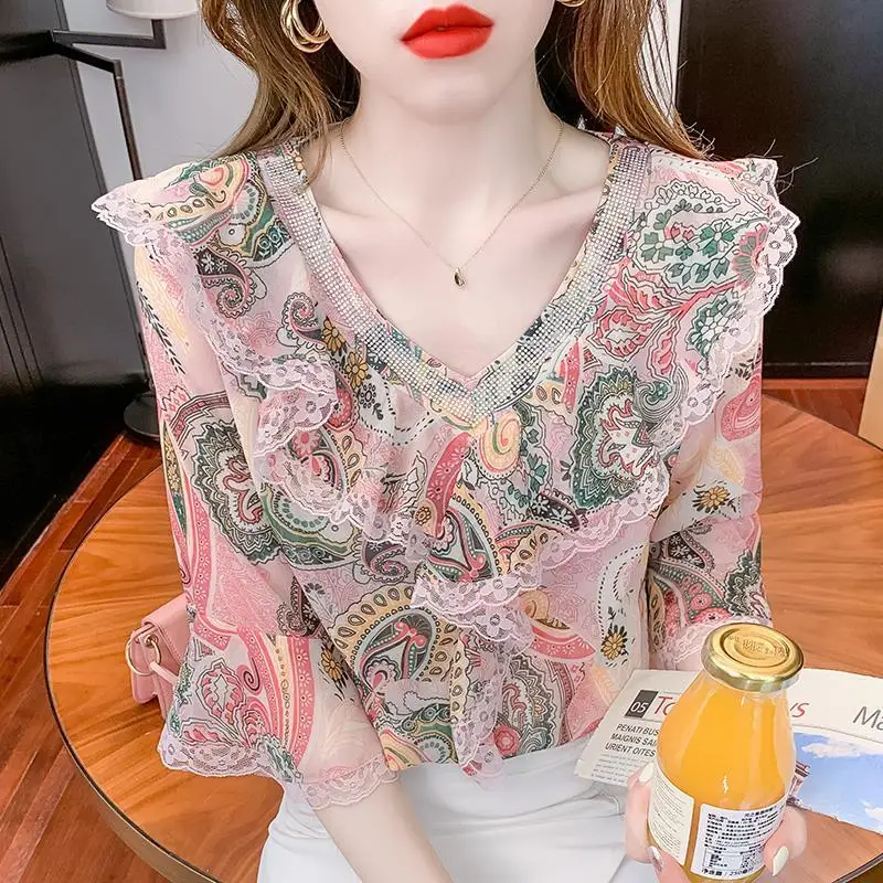 

Blouse female 2022 Spring New INS tide V -neck floral chiffon shirt female summer diamond bottom shirt short sleeve blouse top