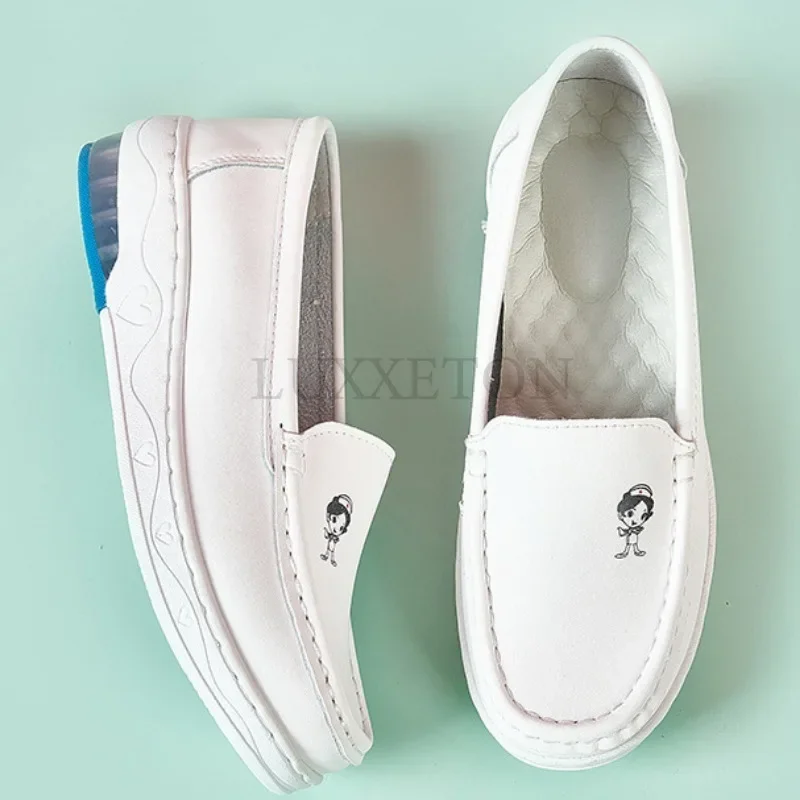 Женские кроссовки из натуральной кожи на мягкой подошве