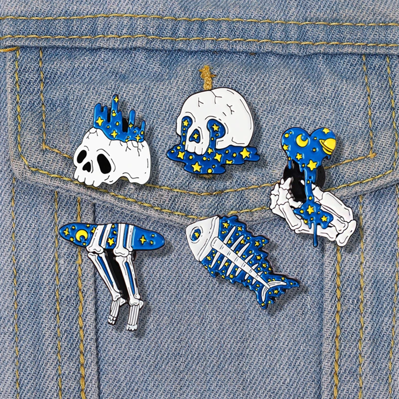 

Fashion Punk Skull Enamel Pin Custom Brooch Star Moon Hand Bones Leg Bones Fishbone Brooch Badge Men and Women Jewelry Gifts