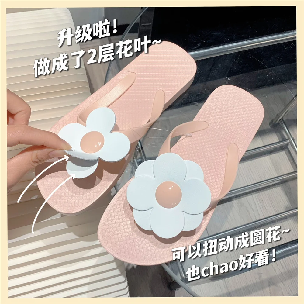 2023 New Sandals girl summer girl heart small flowers clip feet wear non slip flat bottom wind Beach Flip Flops good shoes 4039
