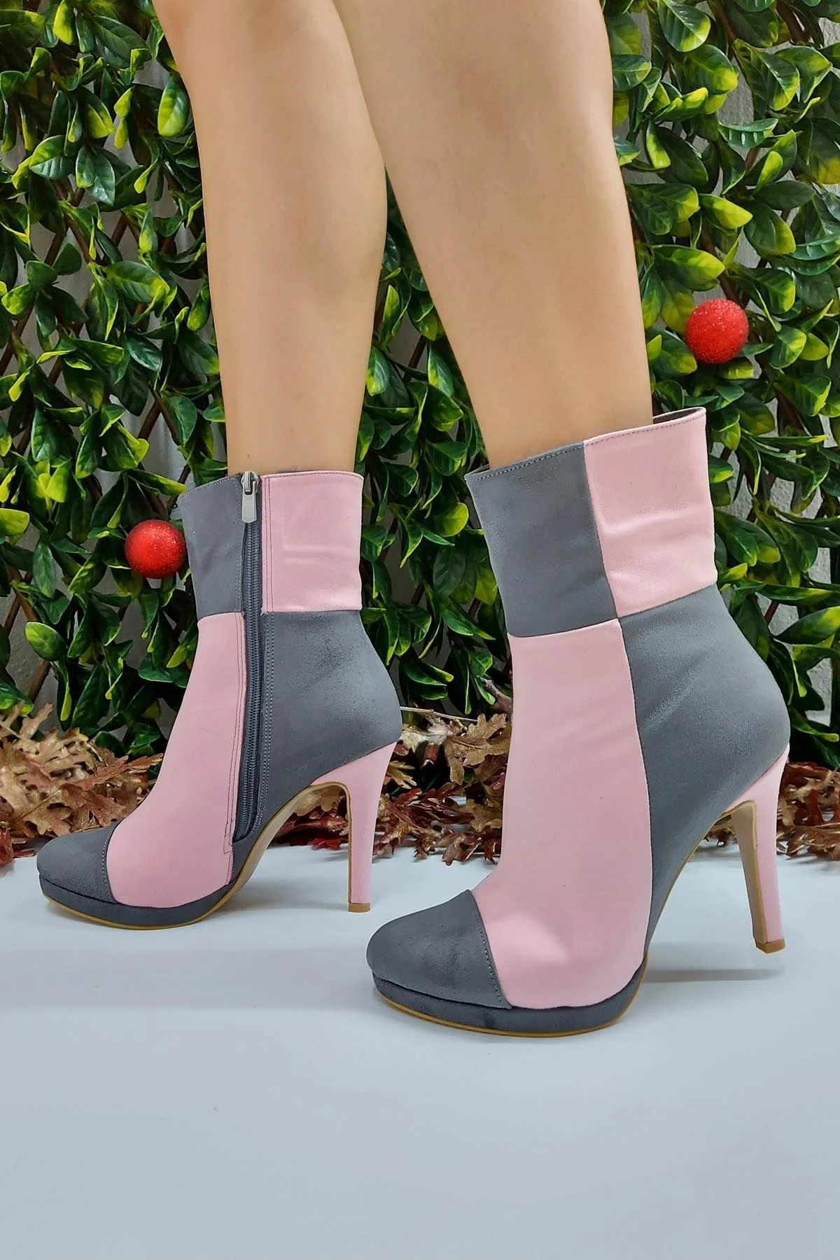 

Reid Gray-Pink Suede High-Heeled Boots
