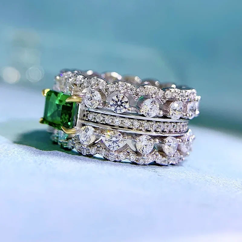 Женское кольцо из серебра 925 пробы со сверкающими бриллиантами