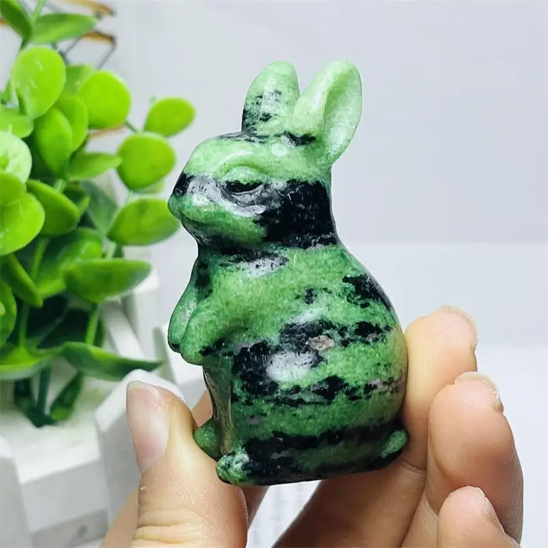 Натуральный рубин в цоизите резьба по кролику полированный кристалл целебный