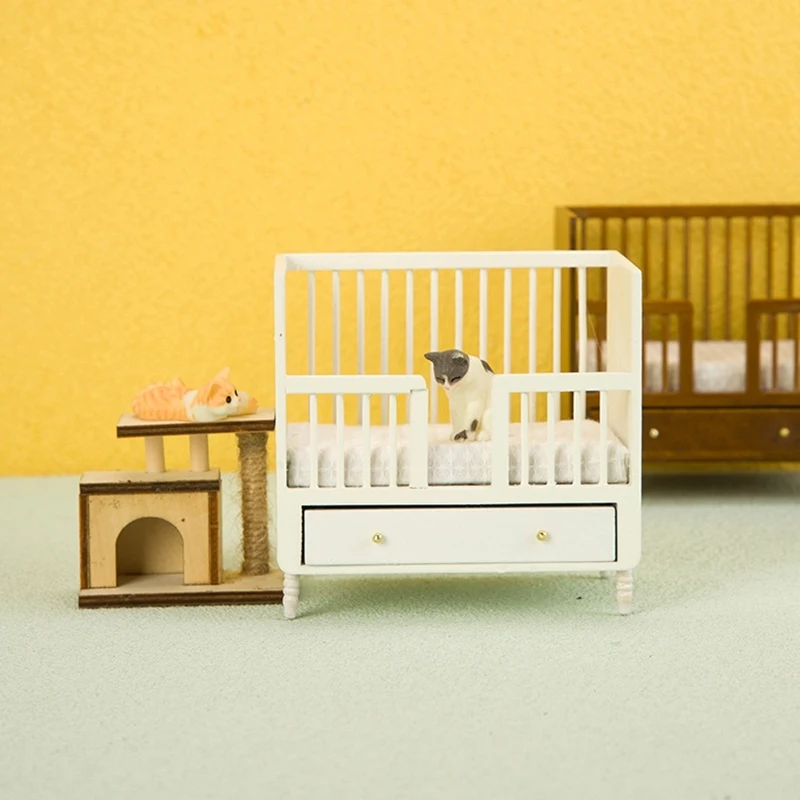 Двойная кровать для кукольного домика