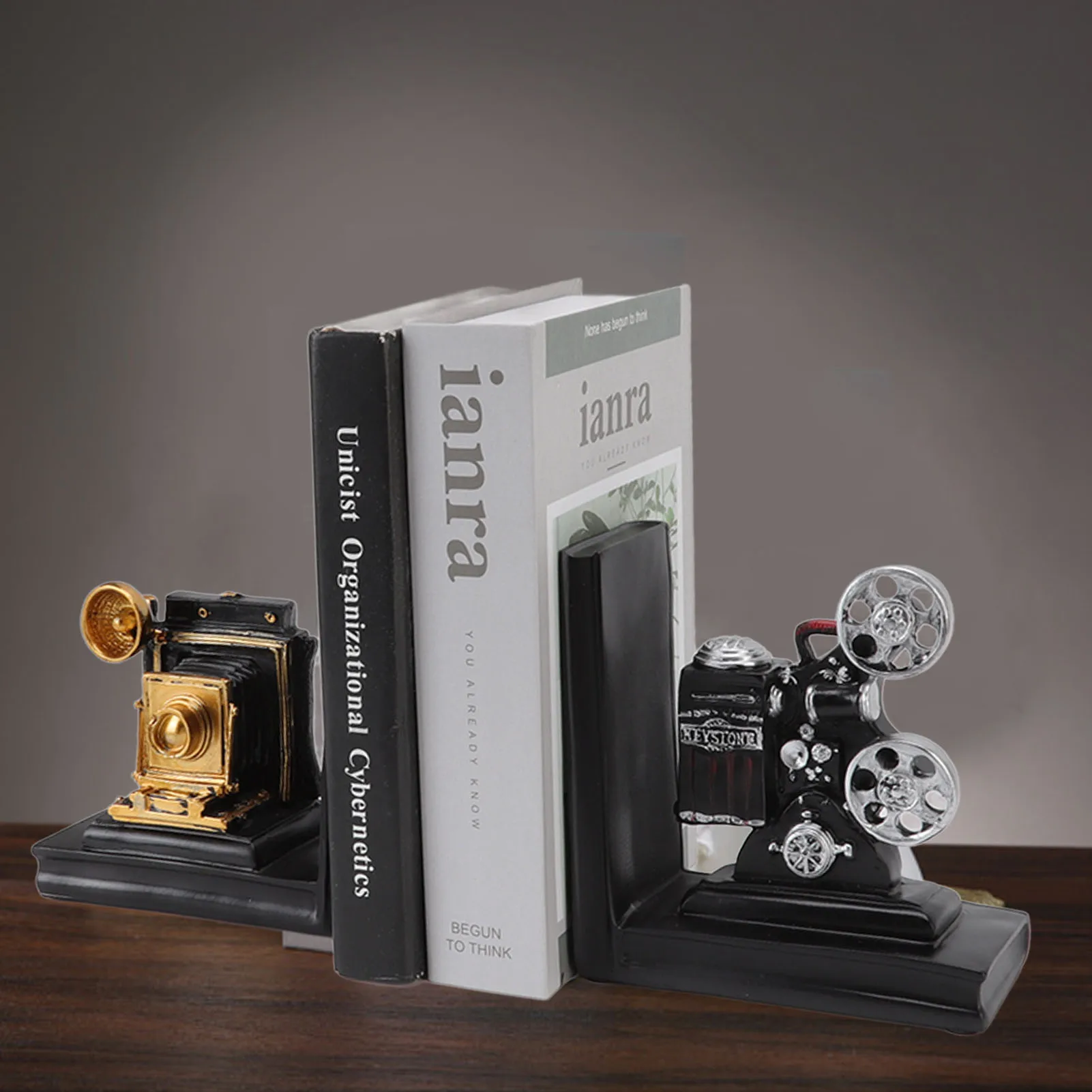 Одна пара концов книг на полке креативный кинопроектор дизайн украшения для