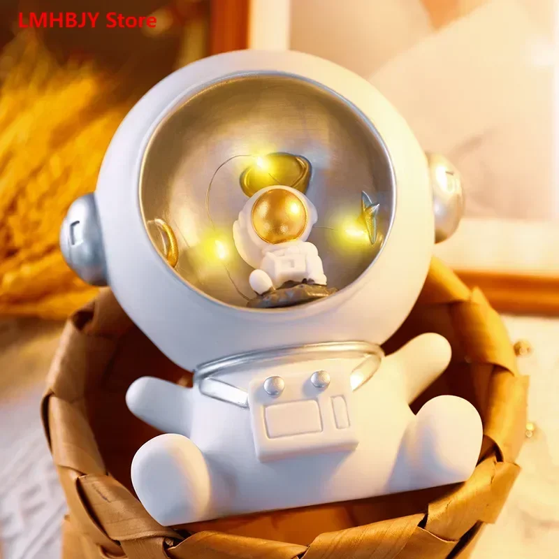 

LMHBJY Creative Children's Astronauts Astronauts Night Lights Money Storage Tanks Graduation Season Gifts Astronaut Decoration