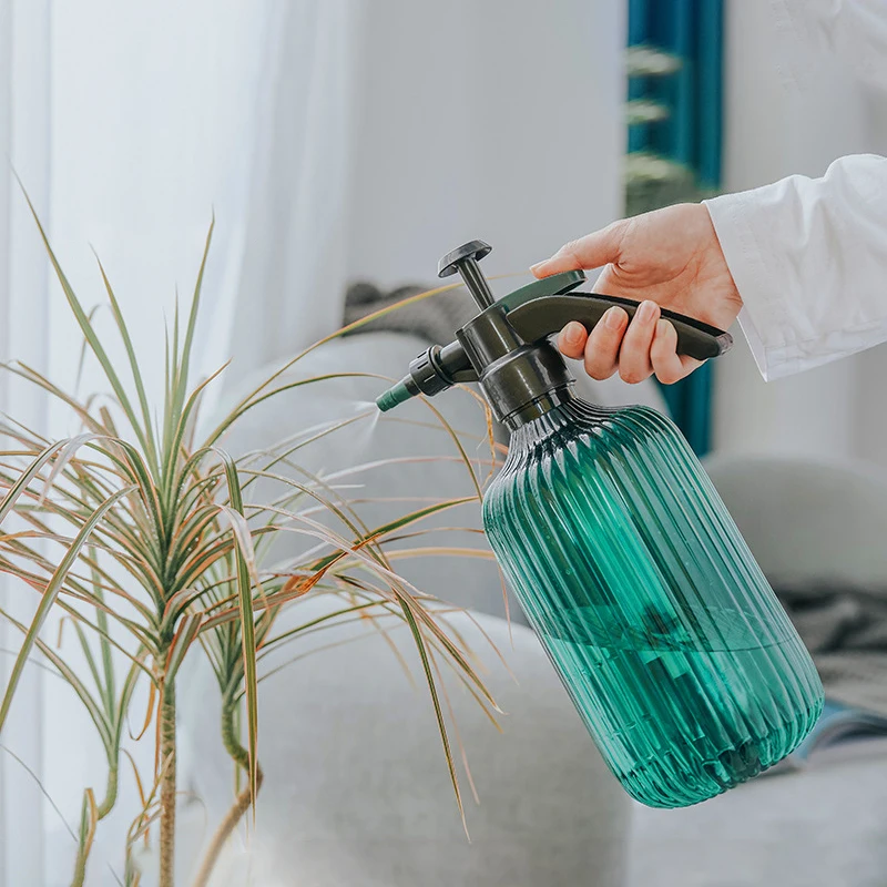 

Hand Pump Sprayer Garden Spray Bottle 2L Hand-held Sprayer Pump Sprayer Suitable for Garden and Lawn Care