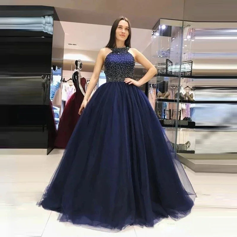 

Ball Gown Quinceanera Dresses Sparkly Beads Halter Neck Vestido De 15 Anos Tulle Open Back Sweet 16 Dresses HOT