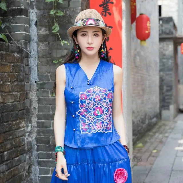 

2023 traditional chinese qipao vintage sleeveless vest outwear coat flower embroidery women tops waistcoat oriental tang suit