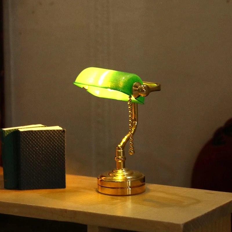 

1:12 Dollhouse Miniature Desk Lamp LED Lamp Green Postman Light Lighting Home Furniture Model Decor Toy Doll House Accessories