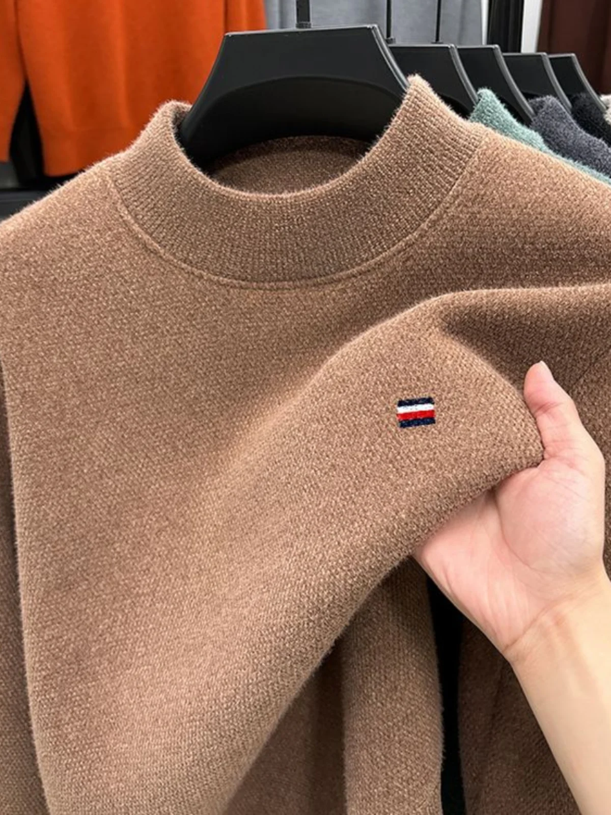 Утолщенный мужской свитер из синели с высоким воротником и флисовой подкладкой