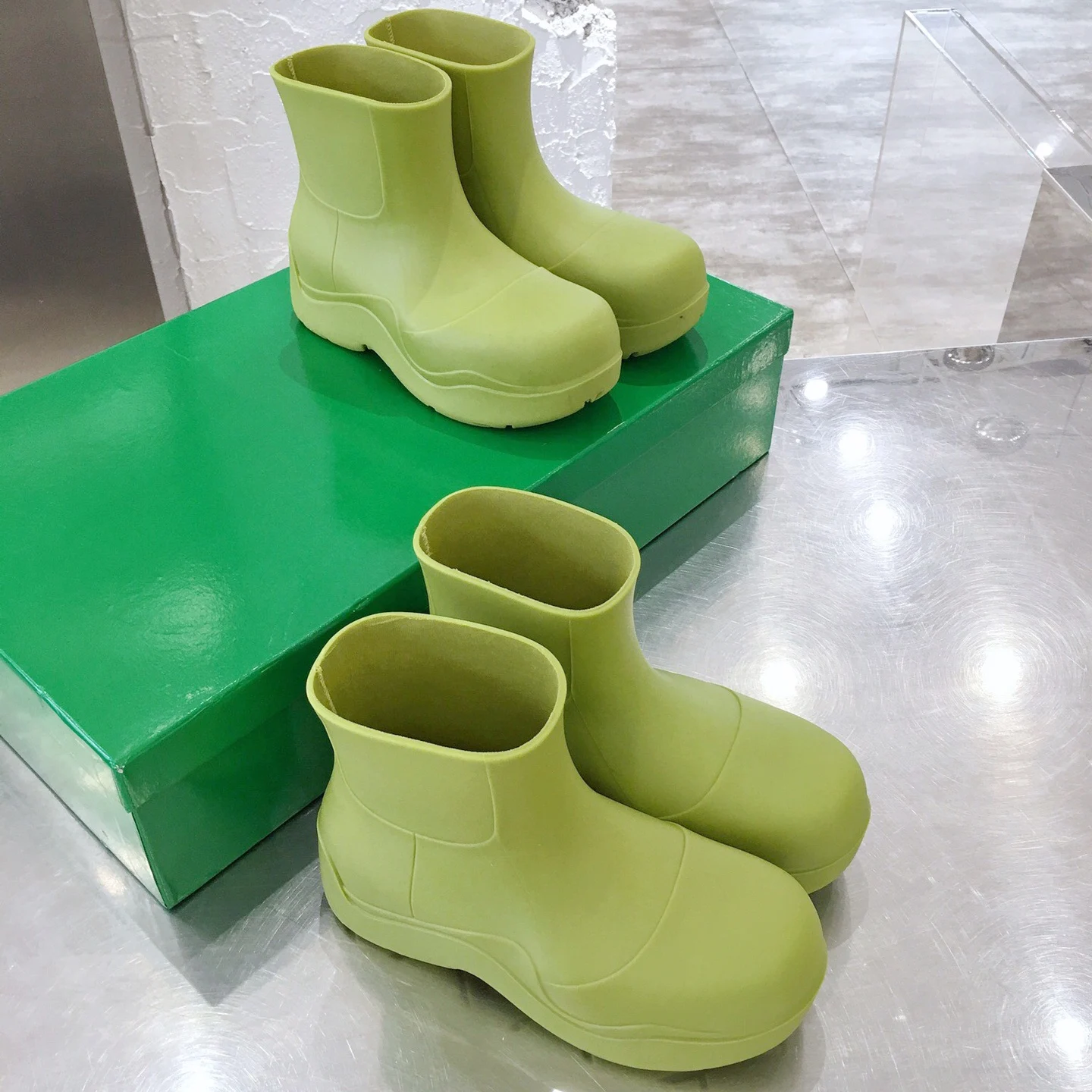 2023 New Fashionable Short Boots Sleeve Big Head Sponge Cake Bottom Rubber Short Tube Rain Boots Women