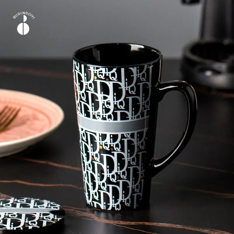 

European-style Creative Mug with Cover and Spoon, Big Capacity and High-End Style Ceramic Coffee Cup with Beautiful Appearance