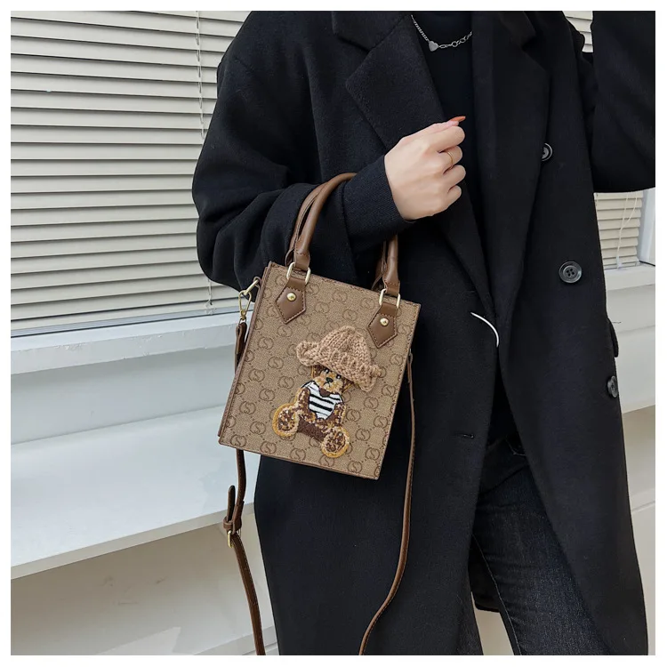 

Female Bag 2022 New Fashion Retro Autumn and Winter Advanced Texture Explosion Niche Messenger Bag Portable Square Small Bag