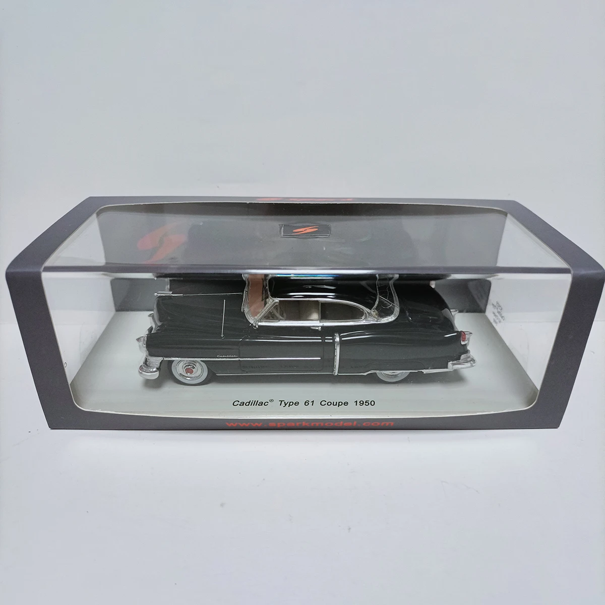 Масштабная модель Spark 1:43: Cadillac Type 61 Coupe 1950 из смолы. Коллекционная винтажная модель автомобиля. Классика, ностальгия. Подарок для взрослых, сувенир, статическая модель для демонстрации. (art.: 3920dc5912ac6) - 3920dc5912ac6