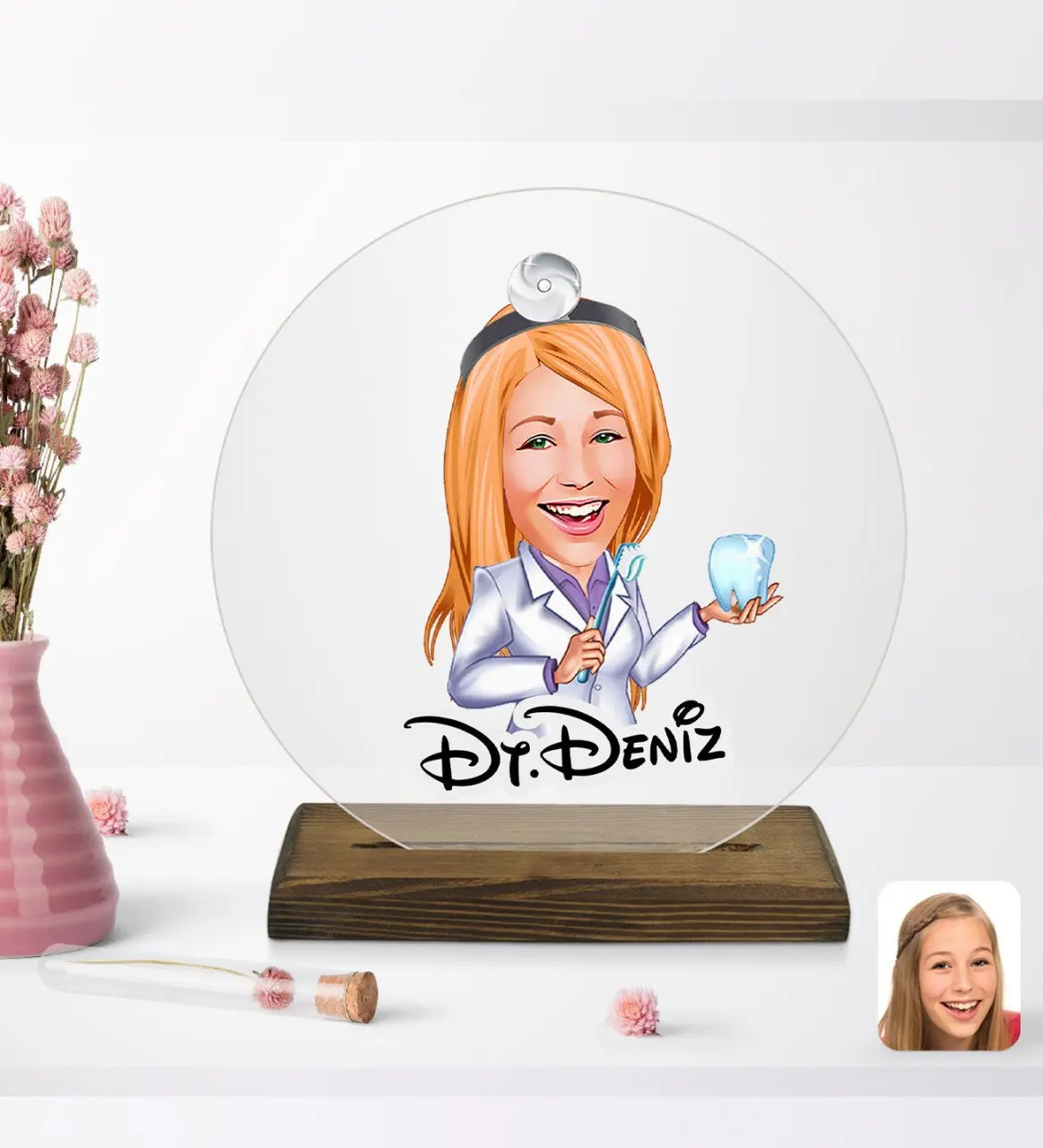 

Personalized women dentist cartoon wooden stand Biblo-1