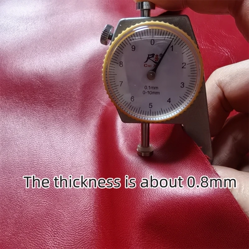 Красная овчина толщиной 0 8 мм. Кожа первого слоя. Натуральная кожаная ткань.