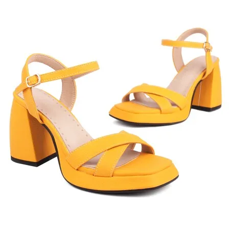 

Босоножки большого размера в стиле оверсайз с квадратным носком и толстой подошвой