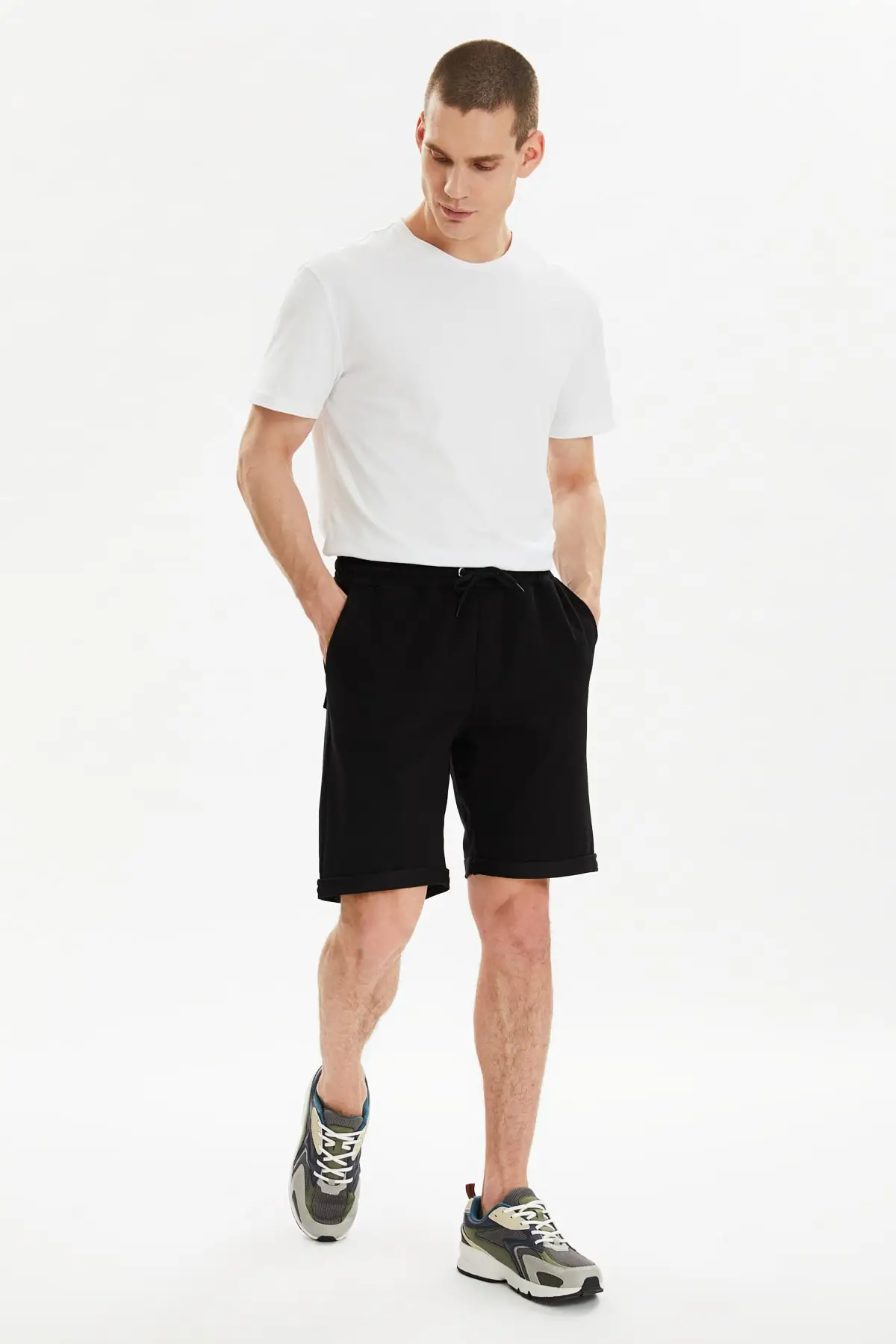 

Trendyol Men 'S Regular Fit Shorts & Bermuda TMNSS21SR0046