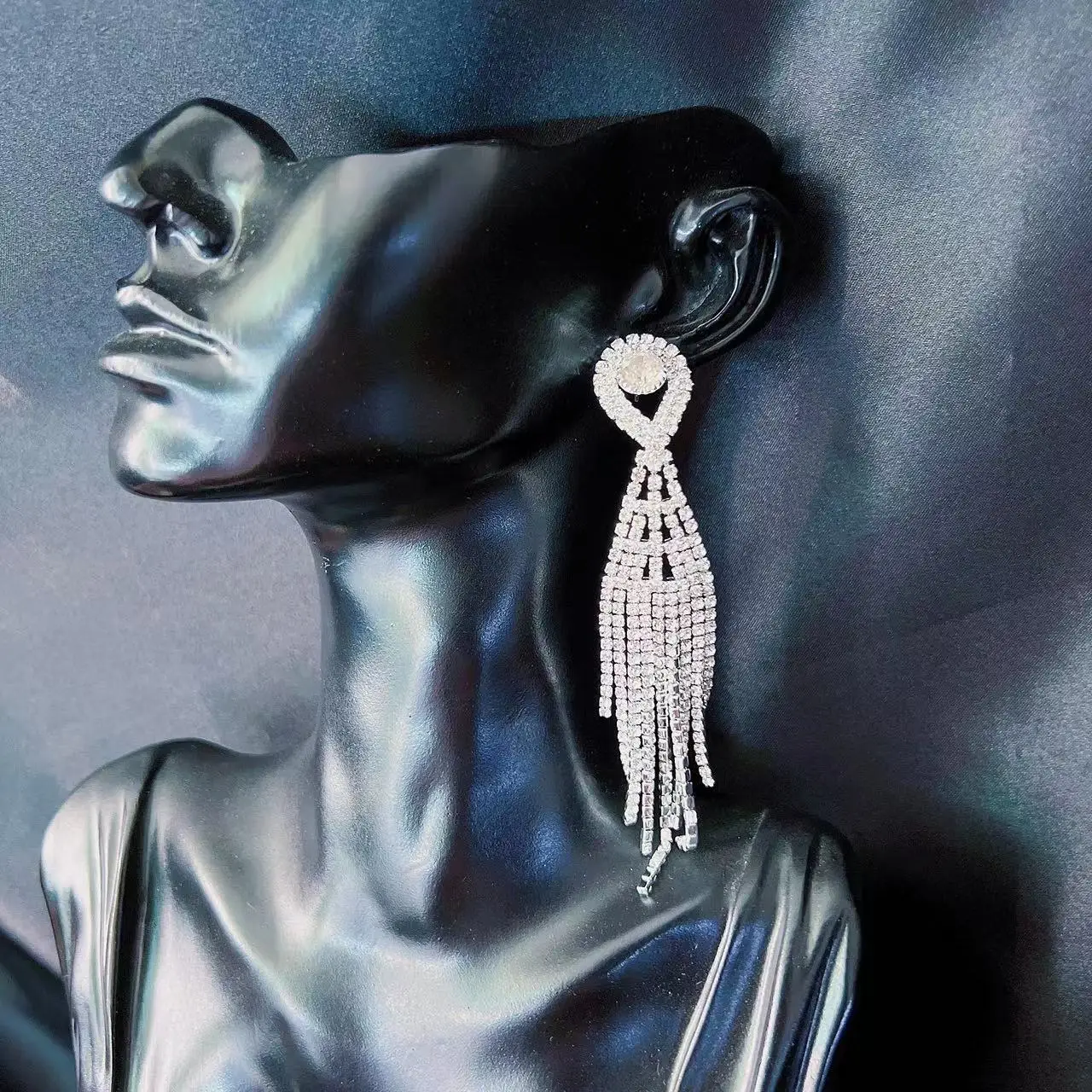 

The latest hot selling shiny crystal long tassel Pendant Earrings women's sweet jewelry accessories bride wedding earrings whole