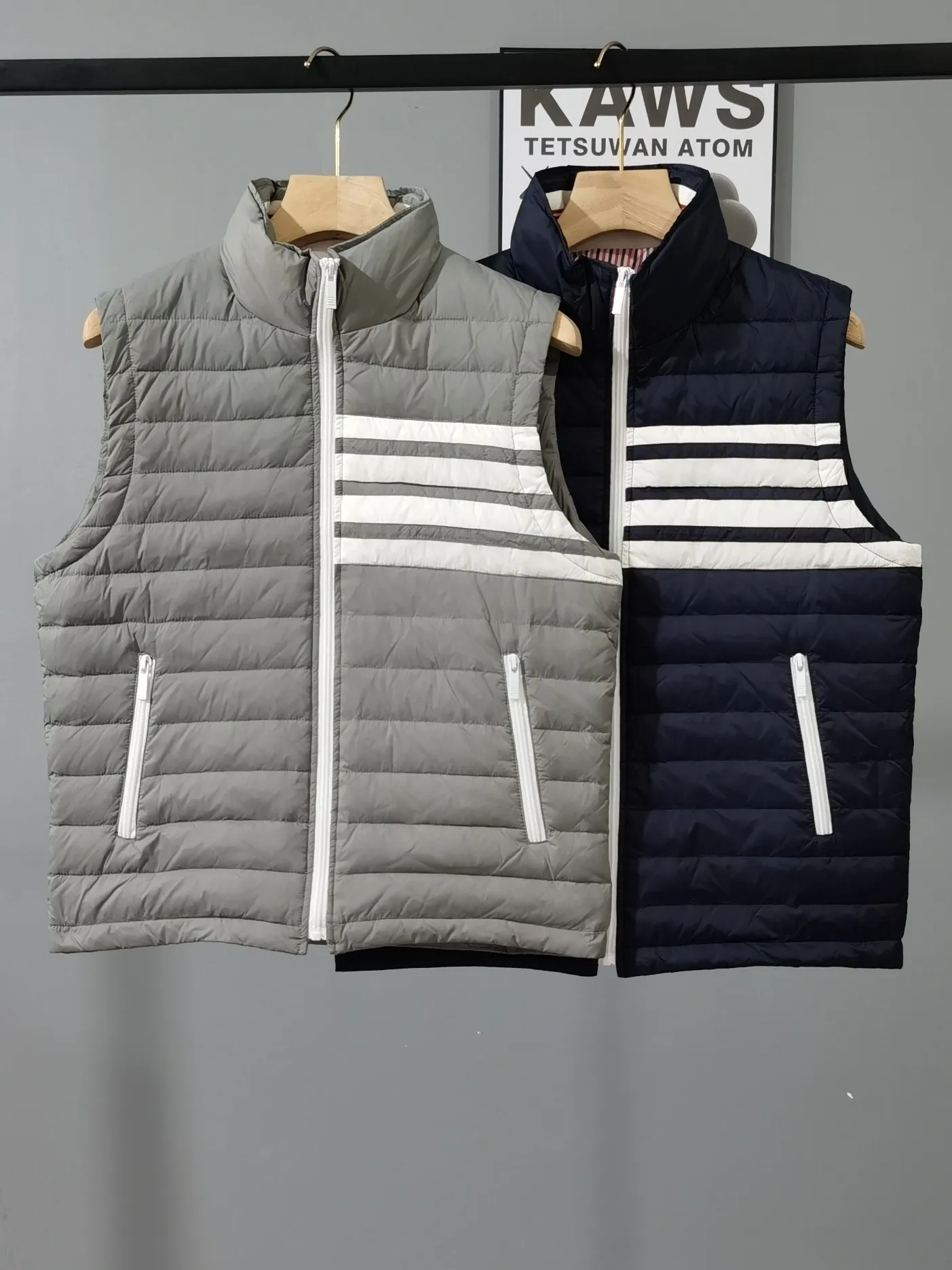 2022 New Autumn Men Down Vest Causal White Duck Down Coat Fashion Brand Style Vests Sleeveless Women Parkas TB THOM Jacket