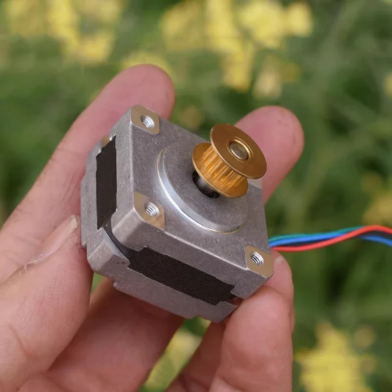 

NEMA14 0,9 ° Мини-шаговый двигатель 35 мм, 2-фазный, 4-проводной, двойной шарикоподшипник, вал 5 мм для рукоятки робота 3D-принтера с ЧПУ