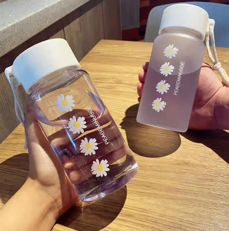 

500ml Small Daisy Transparent Plastic Water Bottles BPA Free Creative Frosted Water Bottle With Portable Rope Travel Tea Cup