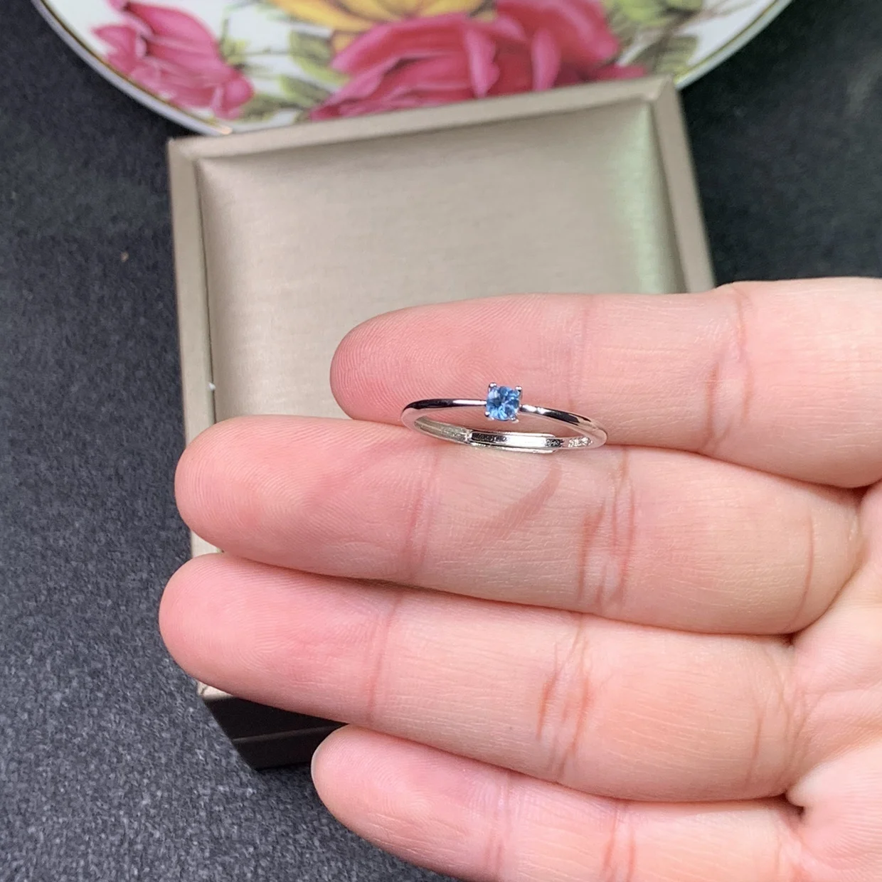 Специальное предложение с фабрики кольцо из натурального швейцарского синего