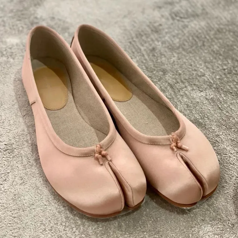 

Satin Material Split Toe Shoes Flat Bottomed Horseshoe Ballet Soft Soled Comfortable Shallow Single Shoe Chaussure Femme