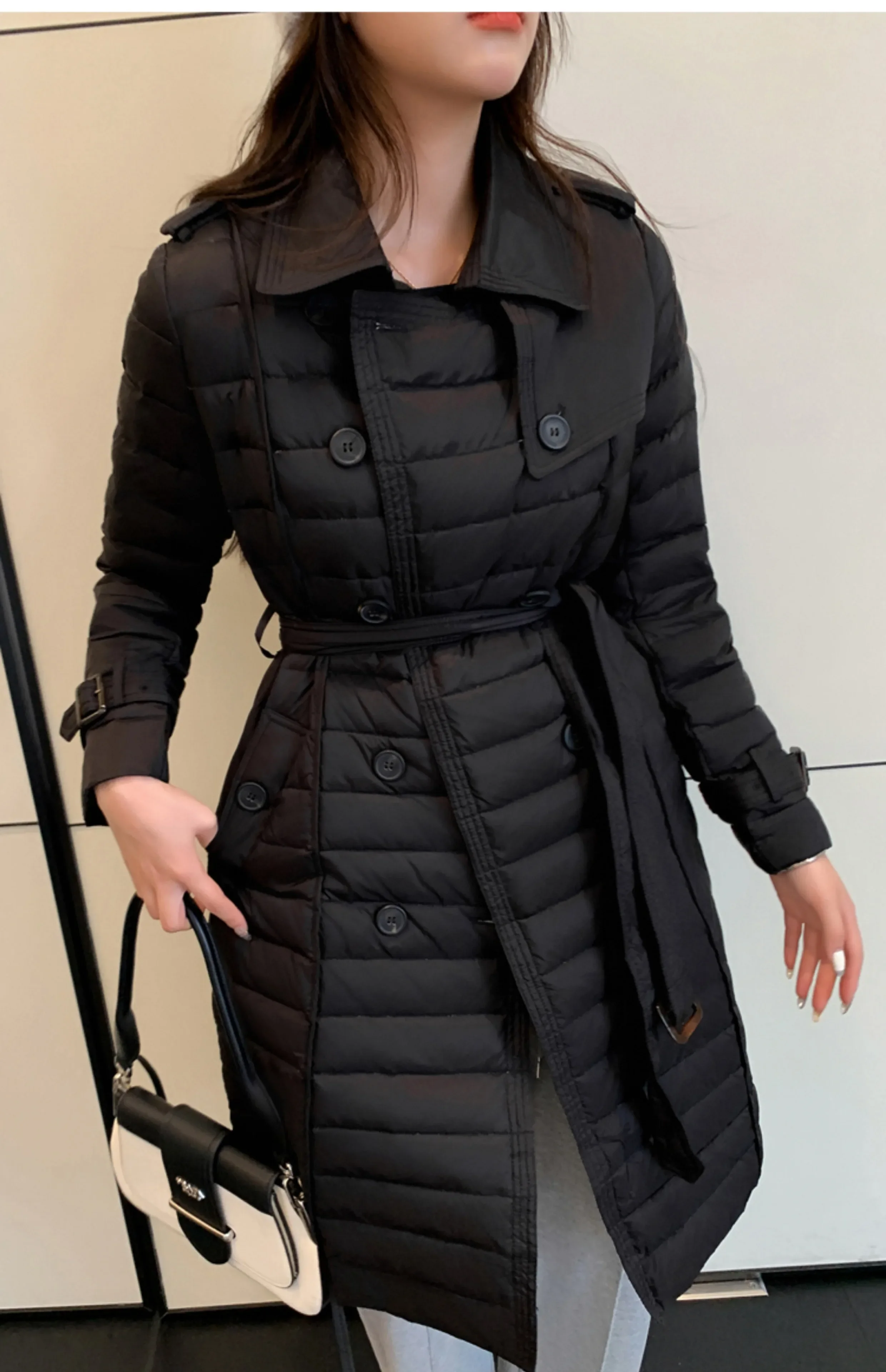 Женский двубортный пуховик средней длины повседневный приталенный со шнуровкой