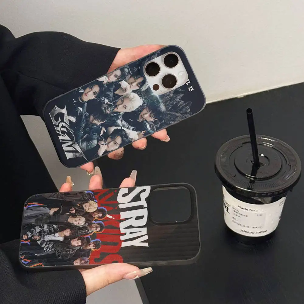 Фото Чехол для телефона K-pop группы Stray Kids для iPhone 17, 16, 15, 11, 12, 13, 14 Pro Max, мягкий силиконовый чехол с рельефной текстурой №3