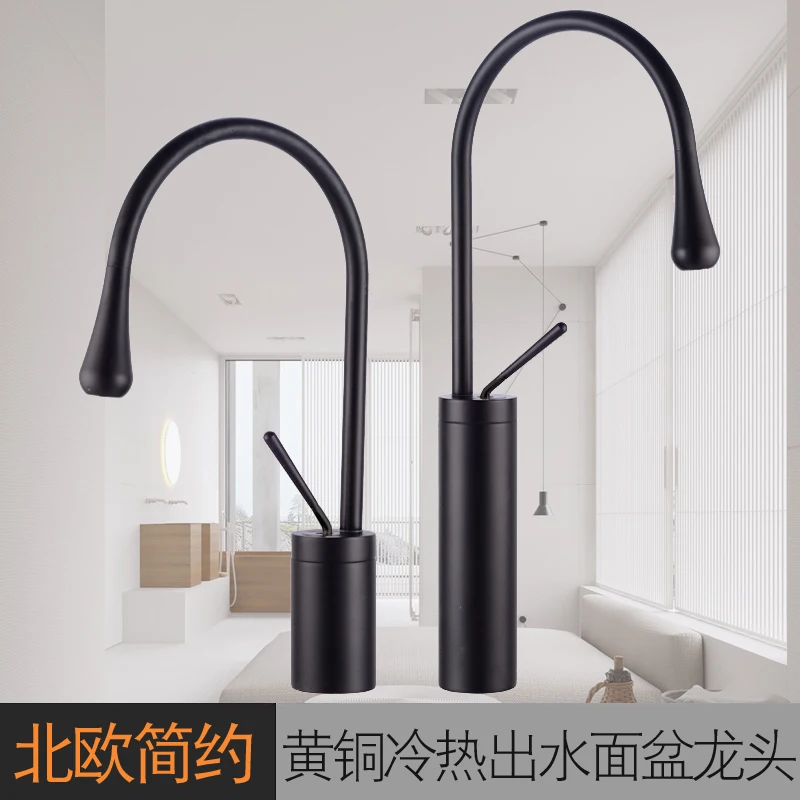 

Лицевой смеситель для раковины горячий и холодный. Усиленный и вращающийся смеситель для раковины в ванной комнате полностью из меди.