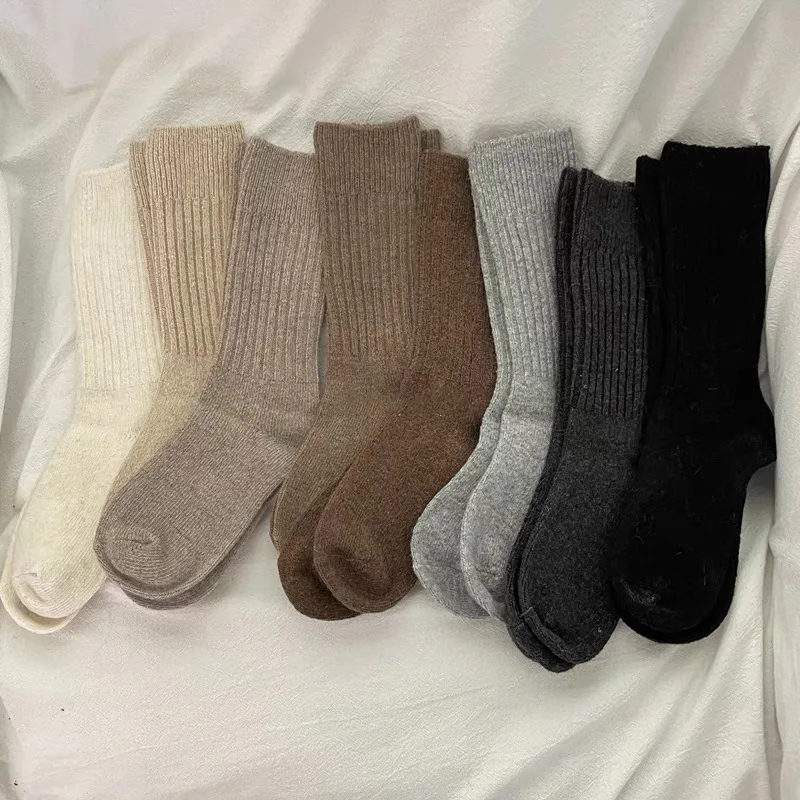 Рисунок 3 - Однотонные вязаные шерстяные теплые носки