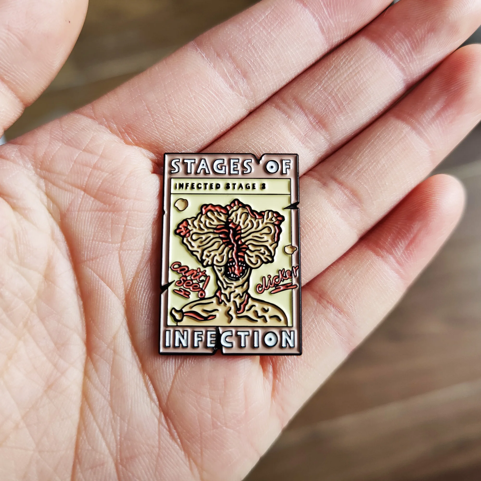 Эмалированная брошь на лацкан пиджака цвет в ассортименте